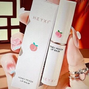Honey Peach Lip Balm - honey peach   🆕